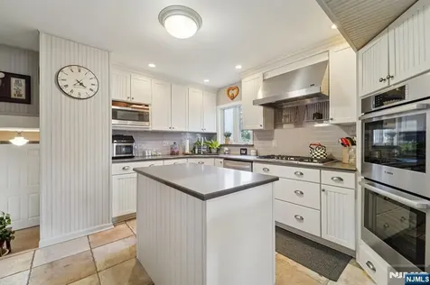 15 Ella Lane Wayne NJ 07470
