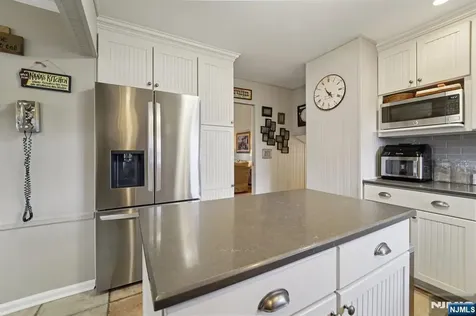 15 Ella Lane Wayne NJ 07470