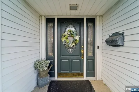15 Ella Lane Wayne NJ 07470