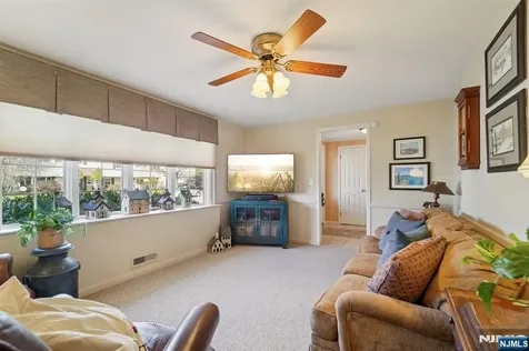15 Ella Lane Wayne NJ 07470