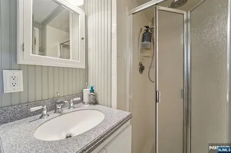 15 Ella Lane Wayne NJ 07470