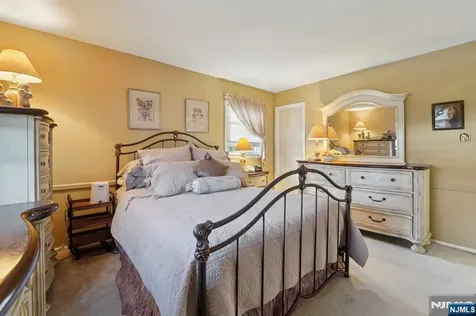15 Ella Lane Wayne NJ 07470