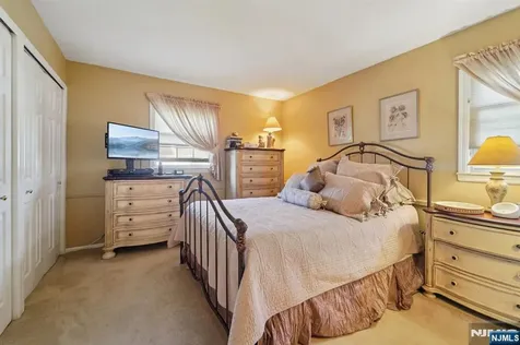 15 Ella Lane Wayne NJ 07470