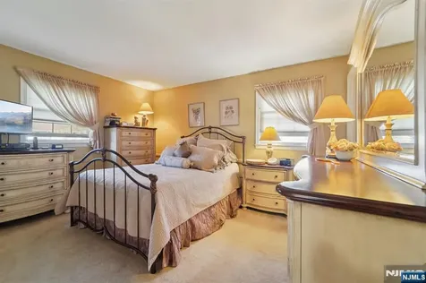 15 Ella Lane Wayne NJ 07470