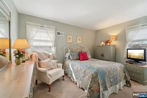 15 Ella Lane Wayne NJ 07470