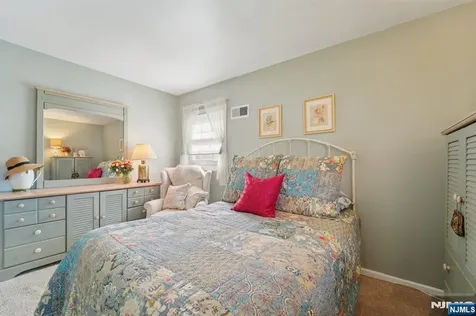 15 Ella Lane Wayne NJ 07470