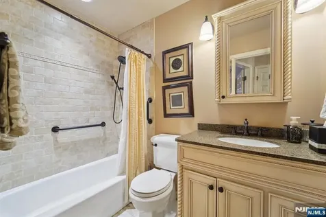 15 Ella Lane Wayne NJ 07470