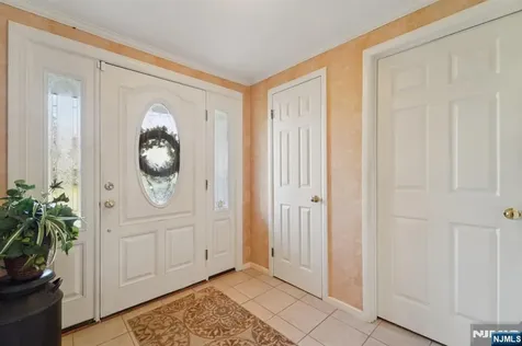 15 Ella Lane Wayne NJ 07470