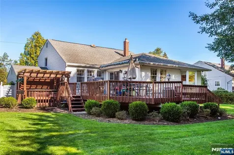 15 Ella Lane Wayne NJ 07470