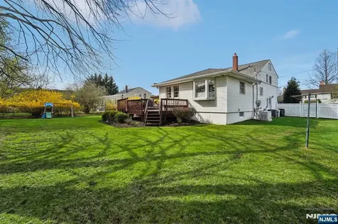 15 Ella Lane Wayne NJ 07470