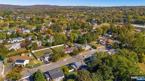 15 Ella Lane Wayne NJ 07470