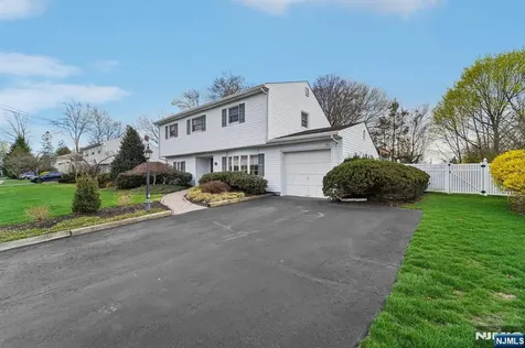 15 Ella Lane Wayne NJ 07470