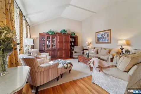 15 Ella Lane Wayne NJ 07470