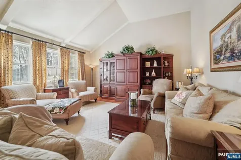 15 Ella Lane Wayne NJ 07470