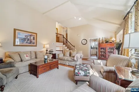 15 Ella Lane Wayne NJ 07470