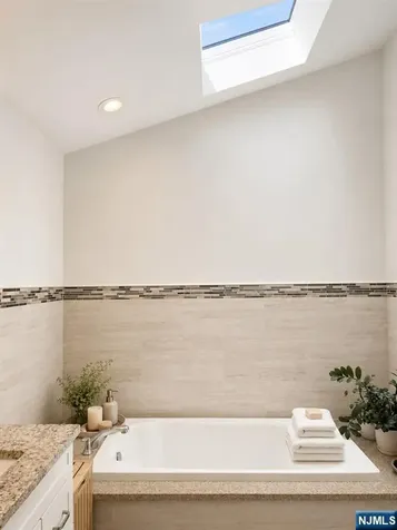 13 Canterbury Lane New Milford NJ 07646