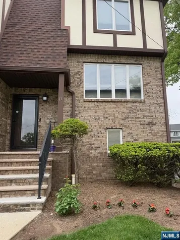 13 Canterbury Lane New Milford NJ 07646