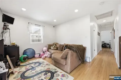 161 South Parkway Clifton NJ 07014