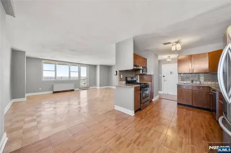6040 Boulevard East West New York NJ 07093