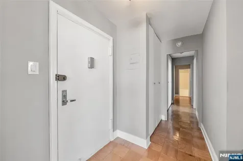 6040 Boulevard East West New York NJ 07093