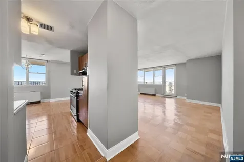6040 Boulevard East West New York NJ 07093