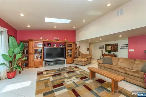 25 Meadow Drive Little Falls NJ 07424