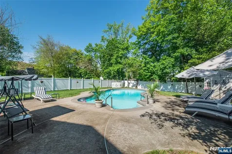 25 Meadow Drive Little Falls NJ 07424