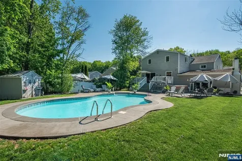 25 Meadow Drive Little Falls NJ 07424