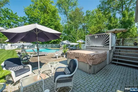 25 Meadow Drive Little Falls NJ 07424
