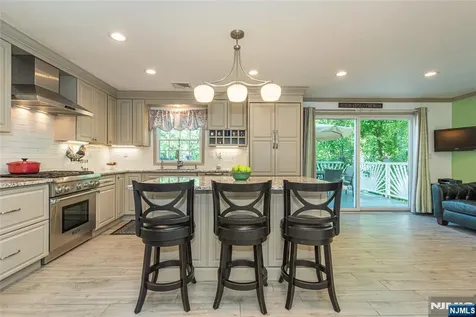 25 Meadow Drive Little Falls NJ 07424