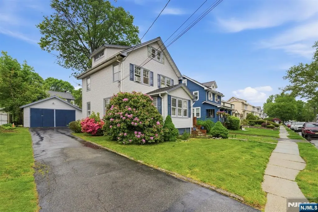 1142 Stasia Street Teaneck NJ 07666