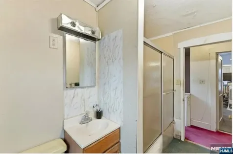 1142 Stasia Street Teaneck NJ 07666