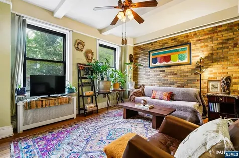 375 Mount Prospect Newark NJ 07104