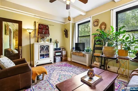 375 Mount Prospect Newark NJ 07104
