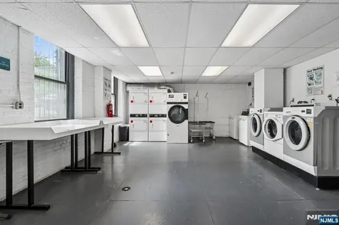 375 Mount Prospect Newark NJ 07104