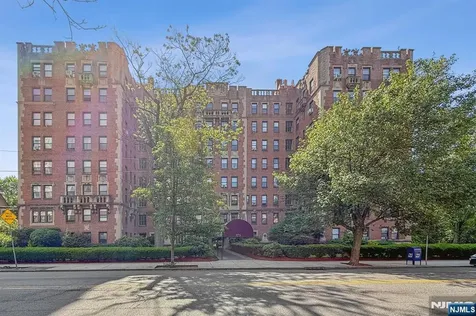 375 Mount Prospect Newark NJ 07104