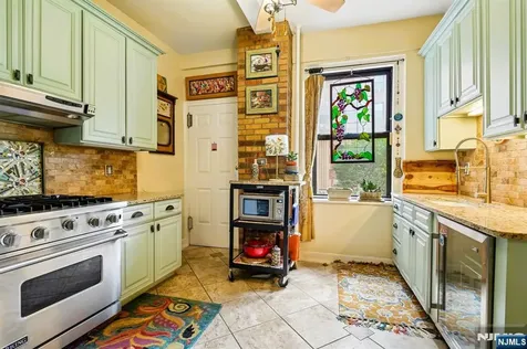 375 Mount Prospect Newark NJ 07104