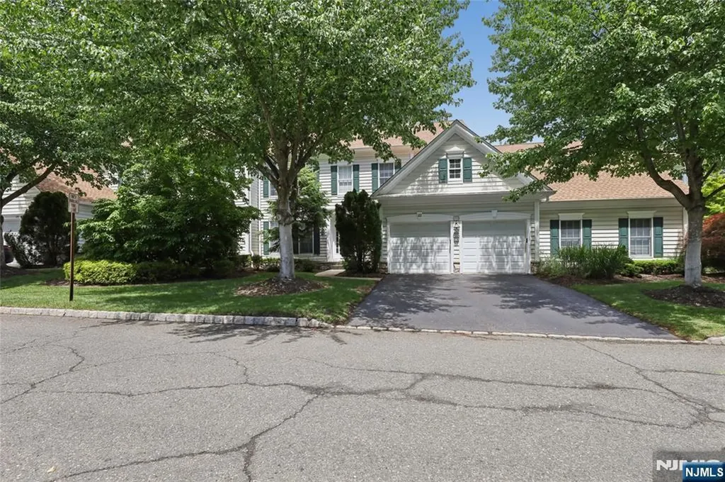 122 White Pine Court Paramus NJ 07652