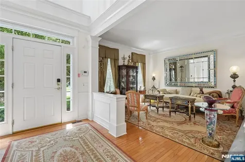 122 White Pine Court Paramus NJ 07652