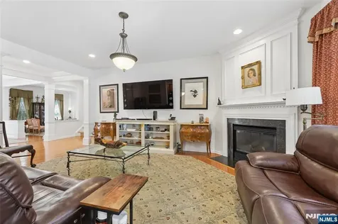122 White Pine Court Paramus NJ 07652