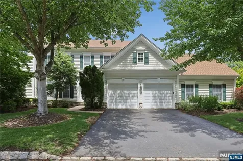 122 White Pine Court Paramus NJ 07652