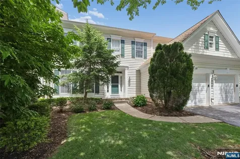 122 White Pine Court Paramus NJ 07652