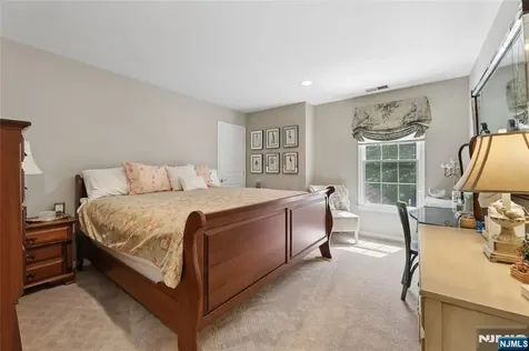 122 White Pine Court Paramus NJ 07652