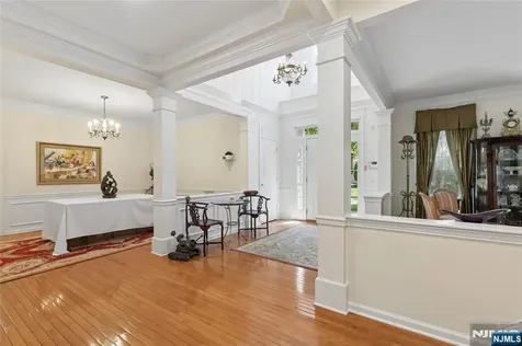 122 White Pine Court Paramus NJ 07652