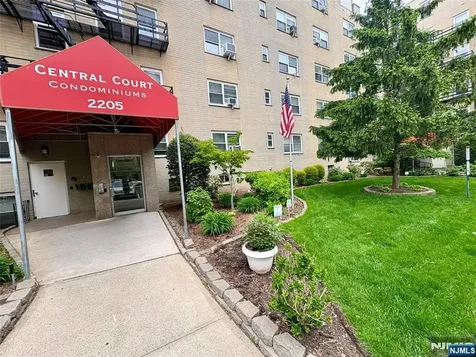 2205 N Central Road Fort Lee NJ 07024