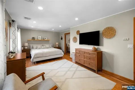 66 Roehrs Drive Wallington NJ 07057
