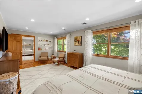 66 Roehrs Drive Wallington NJ 07057