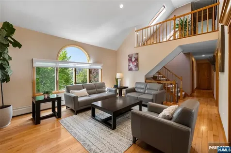 66 Roehrs Drive Wallington NJ 07057