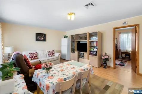 66 Roehrs Drive Wallington NJ 07057
