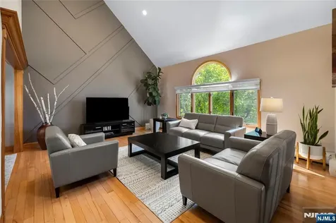 66 Roehrs Drive Wallington NJ 07057